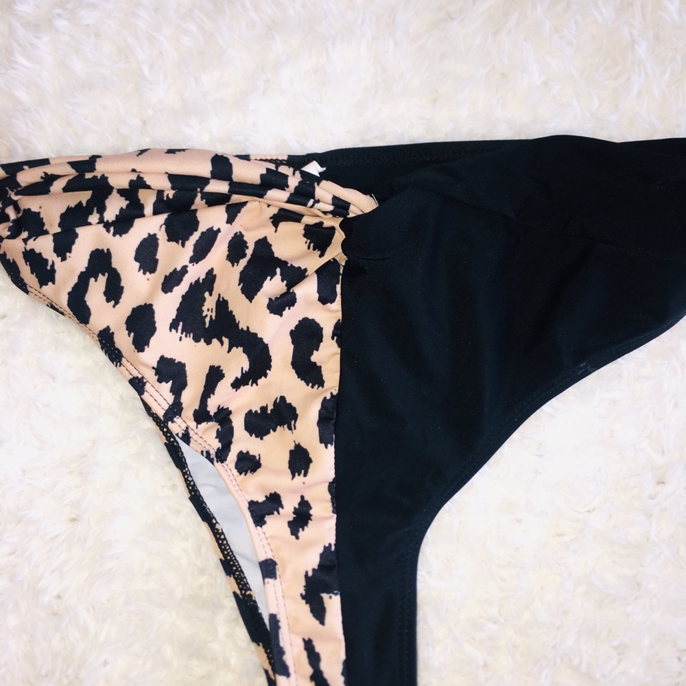 Bikini - Picture 2 of 3